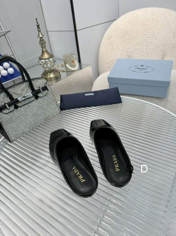 Picture of Prada Shoes _SKUPradasz35-40GDT040118992